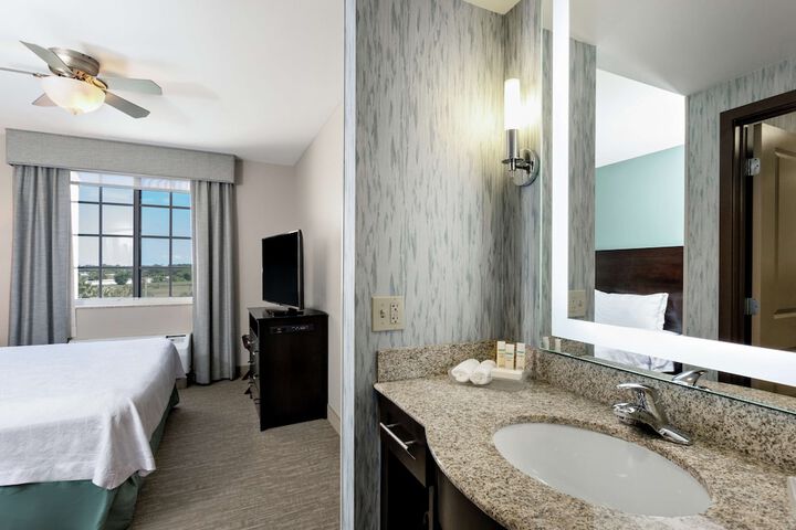 1 King 1qn Bed 2 Bedroom 2 Bath Suite (14 of 21)