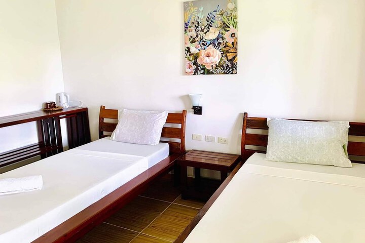 Room 2 of 92