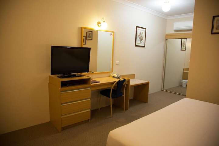 Room 17 of 44