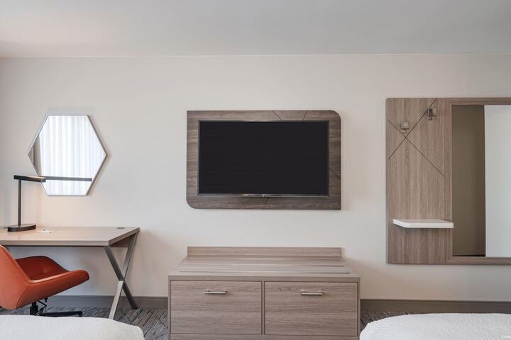 Room 11 of 60