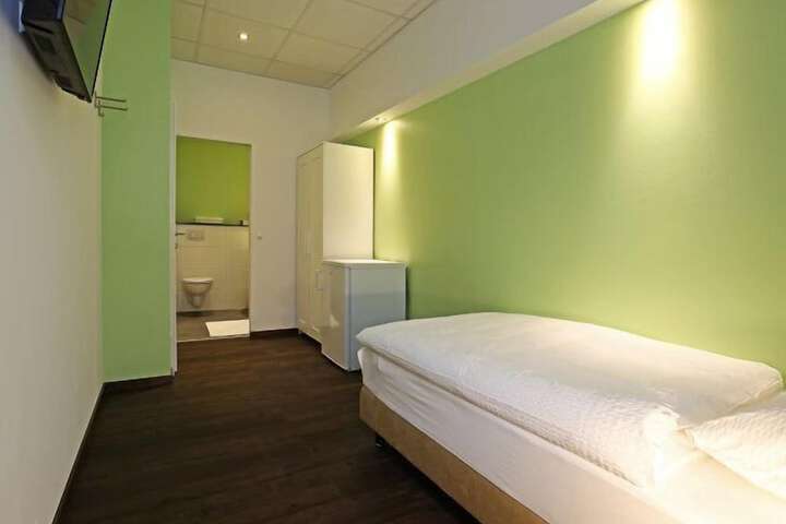 Room 5 of 15