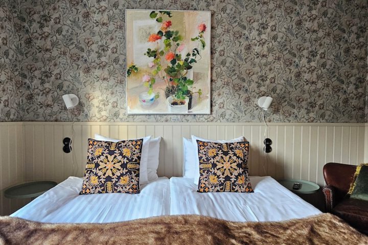 Room 28 of 74