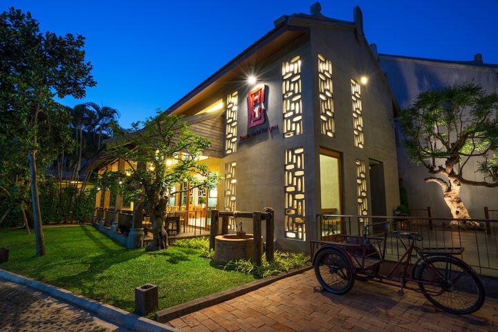 Hotel 76 of 99