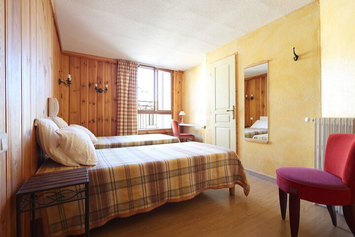 Room 9 of 25