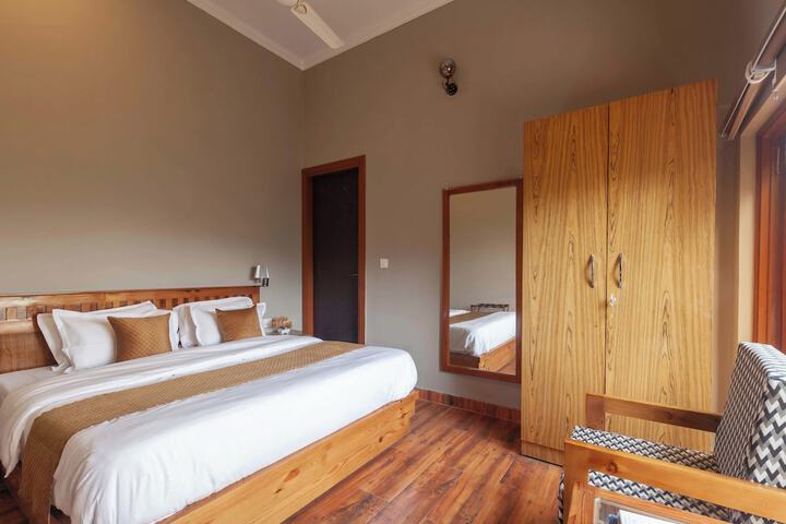 Room 4 of 6