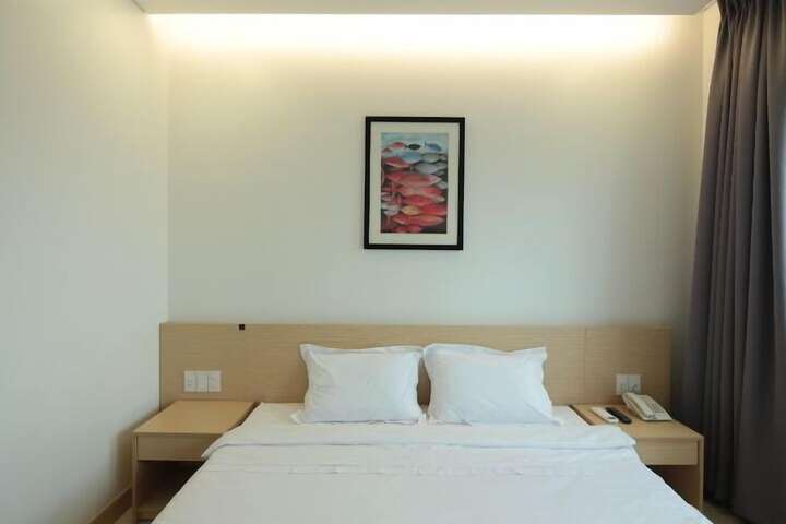 Room 12 of 33