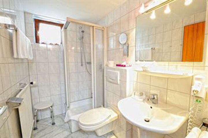 Room 2 of 10