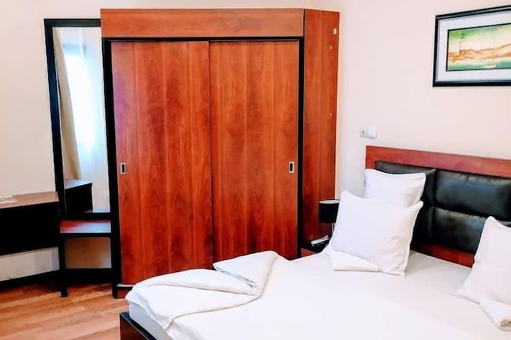 Room 28 of 130