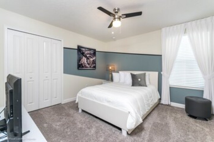 Room 53 of 53