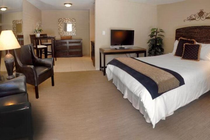 SMOKETREE RESORT AND BUNGALOWS