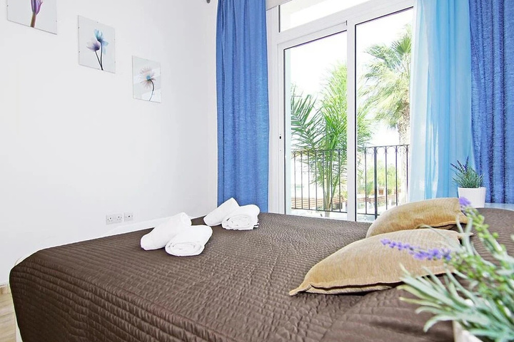 Room 2 of 12