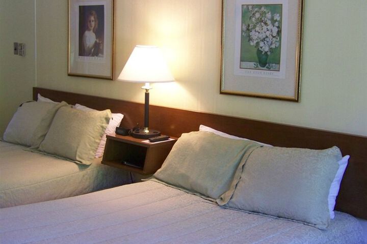 Room 5 of 18