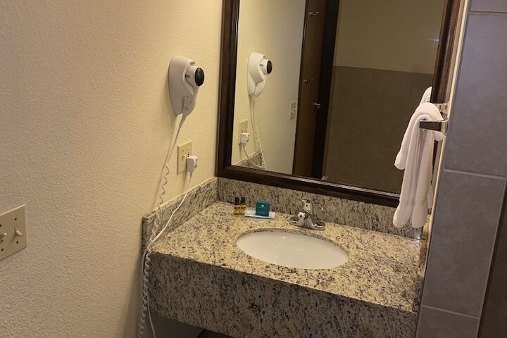 Romantic King Bed Jetted Tub (3 of 21)