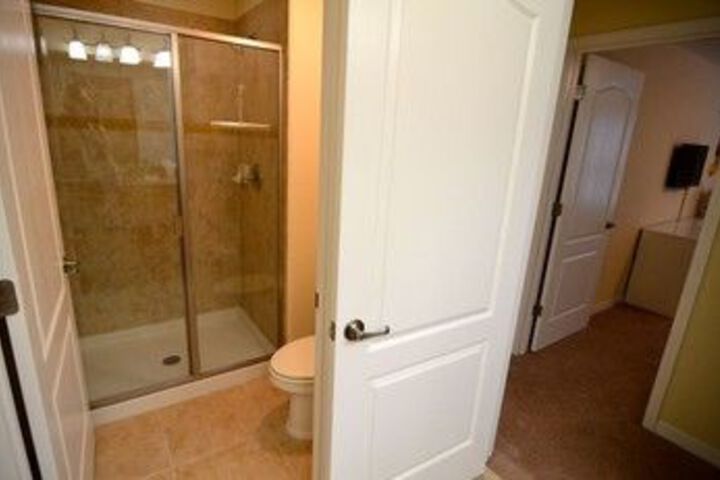 Room 4 of 33