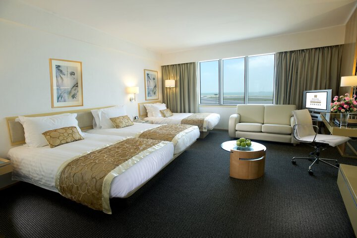 Room 5 of 112