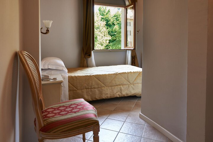 Room 4 of 54