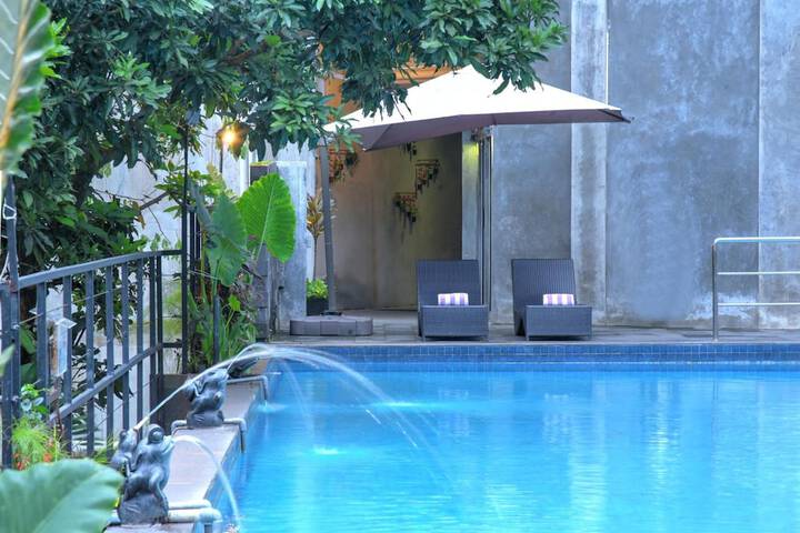 Hotel with Pool