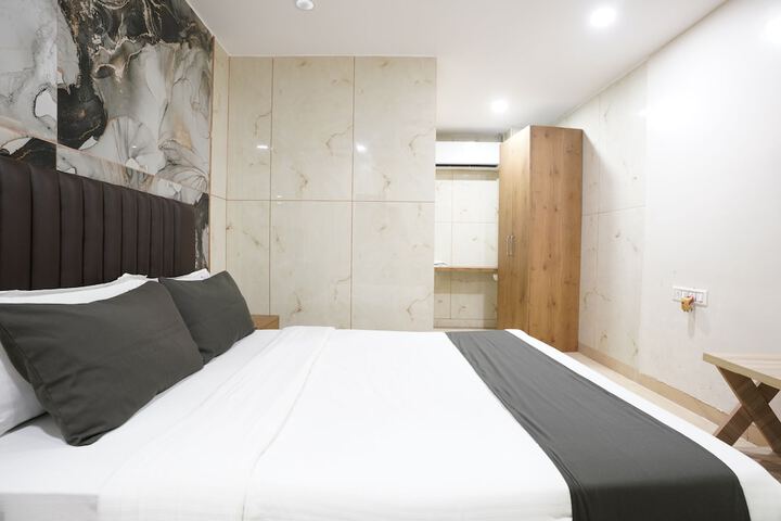 Room 12 of 32