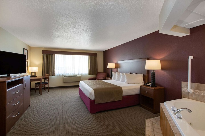 1 King Bed (4 of 16)