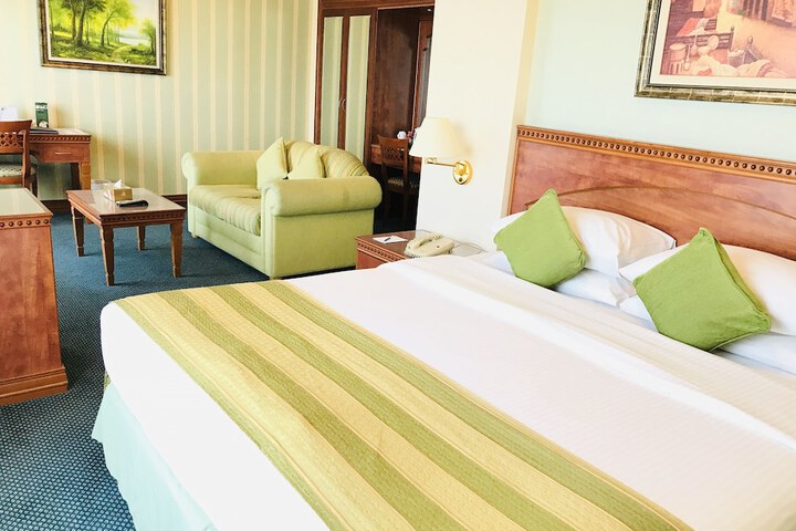 Room 14 of 74