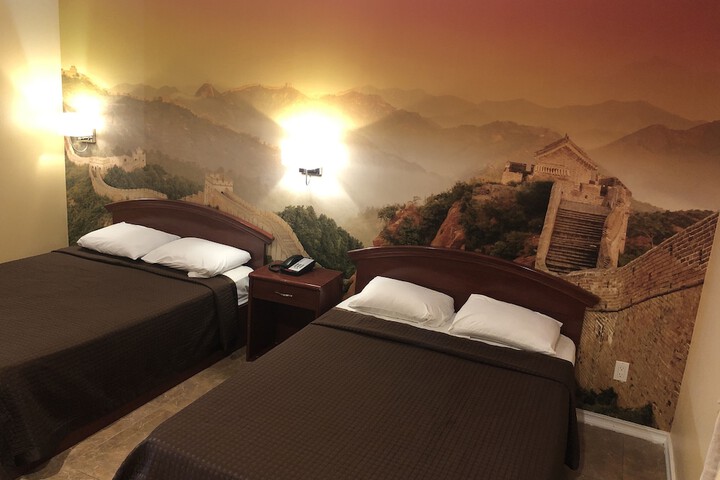 1 Queen Bed (4 of 9)