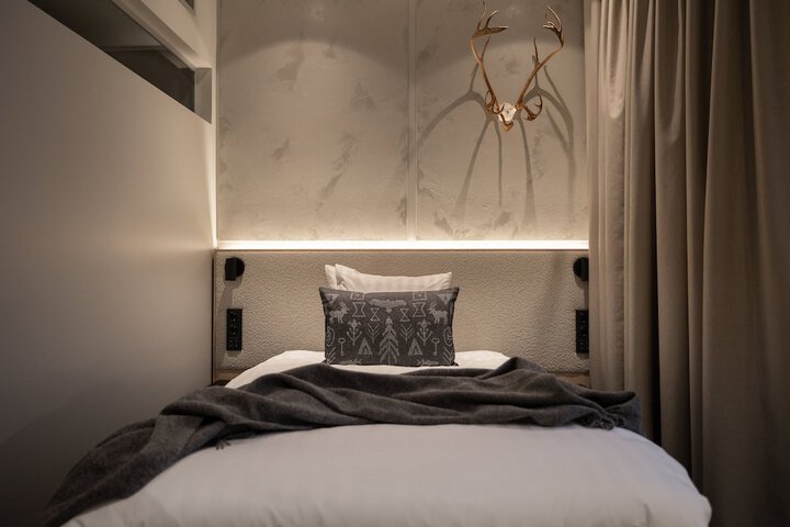 Room 42 of 170