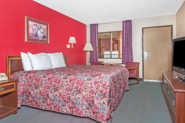 1 King Bed (9 of 10)
