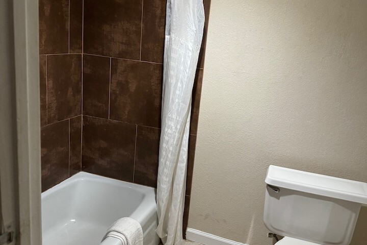 1 King Bed (9 of 9)