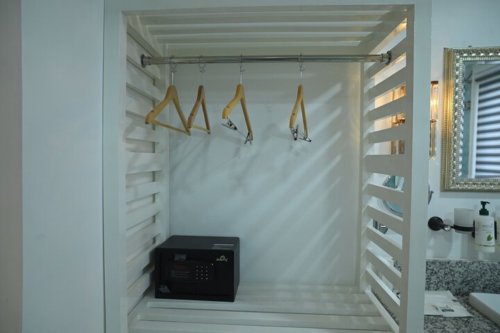 Room 15 of 37