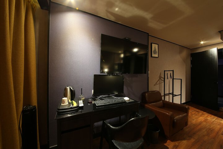 Room 17 of 45