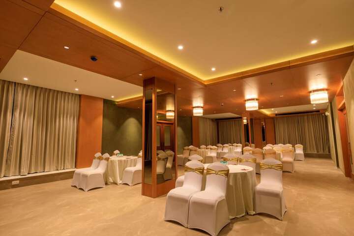Ballroom/Hall 29 of 31