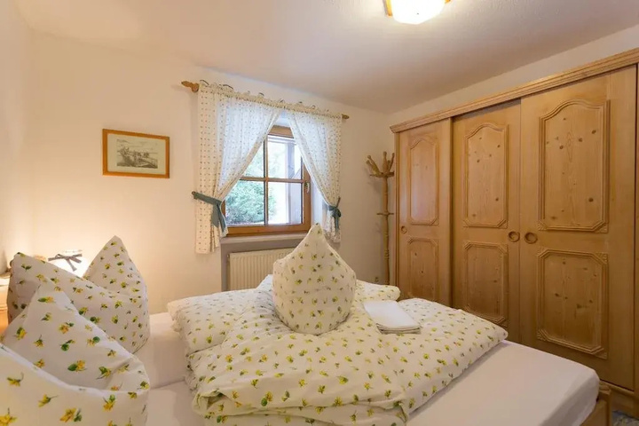 Room 6 of 18
