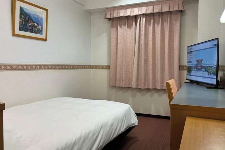 Room 4 of 6