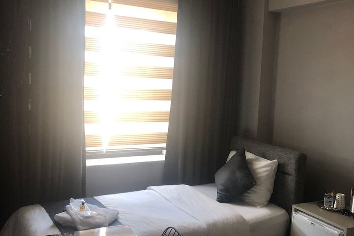 Room 10 of 32