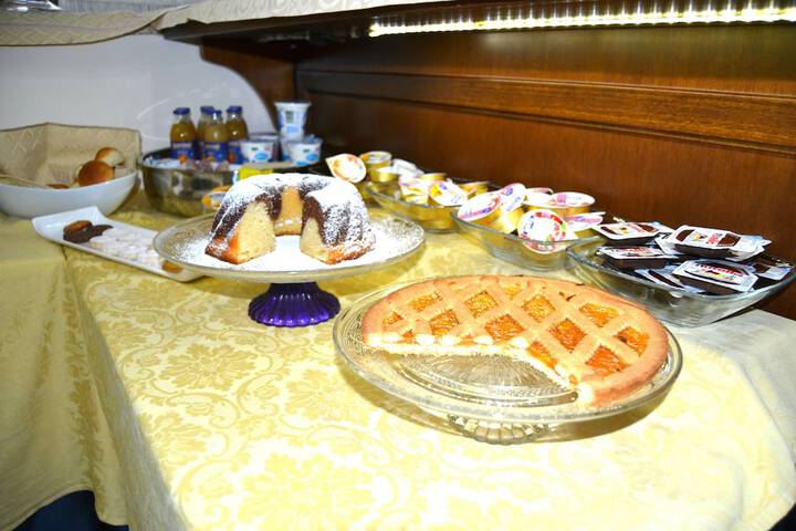 Breakfast/Coffee Service 22 of 31
