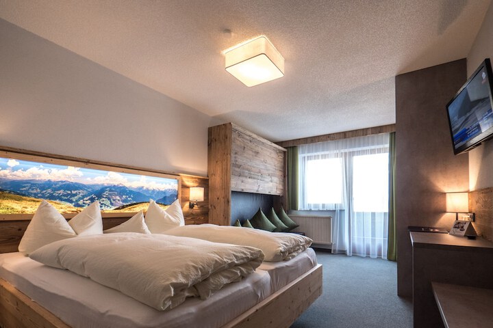 Room 14 of 102