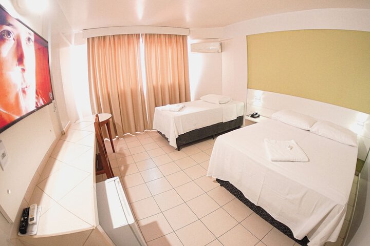 Room 4 of 33