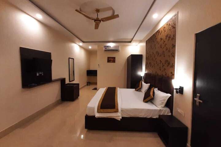 Room 3 of 14