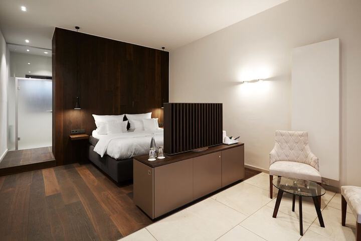 Room 16 of 31