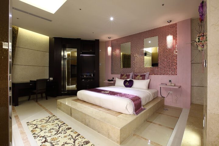 Room 15 of 32