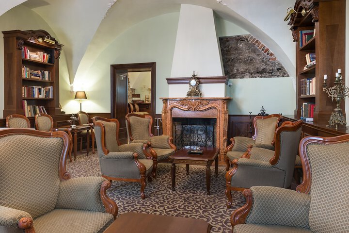 Lounge 35 of 45
