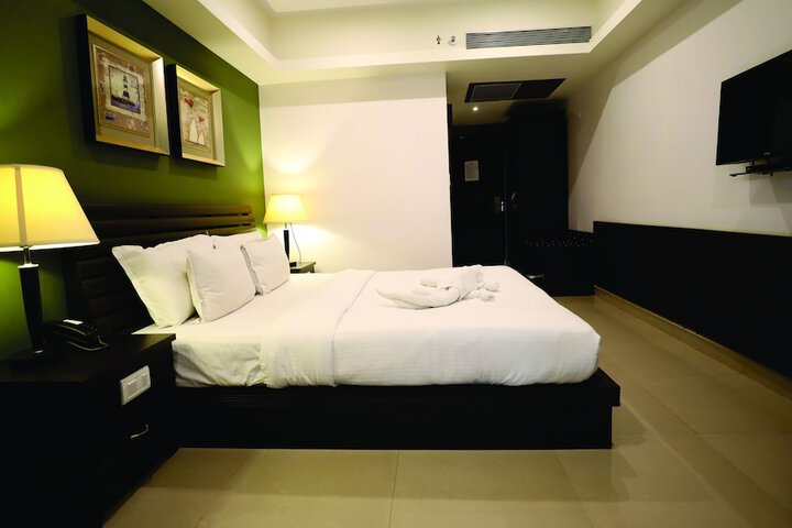 Room 28 of 81