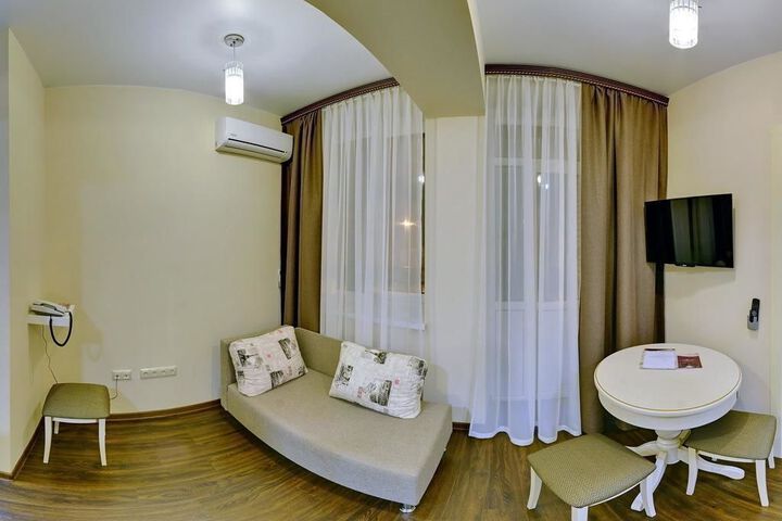 Room 10 of 21