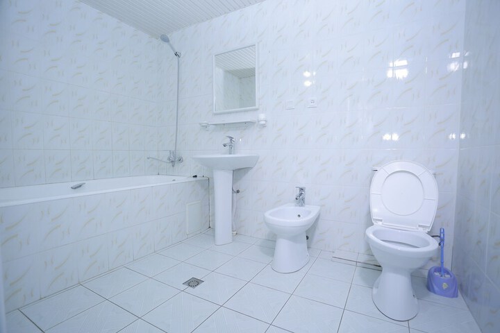 Room 32 of 46