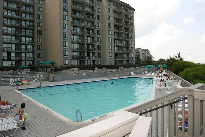Pool 11 of 24