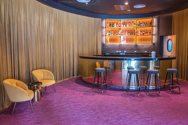 Lounge 120 of 155