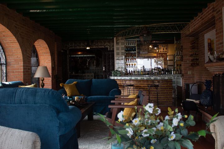 Lobby lounge