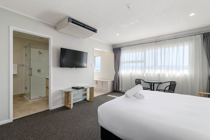 Room 4 of 32
