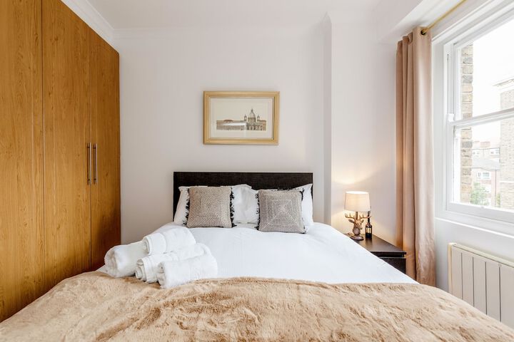 Room 2 of 63