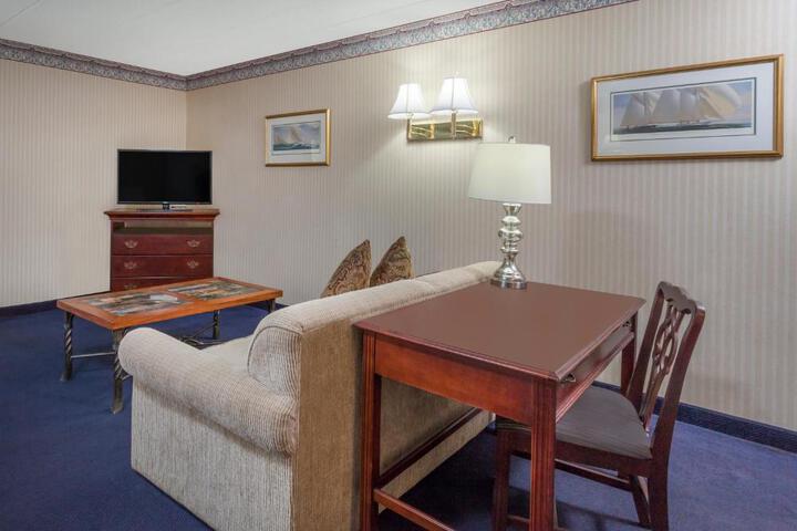 Superior 2 Queen Beds (5 of 10)